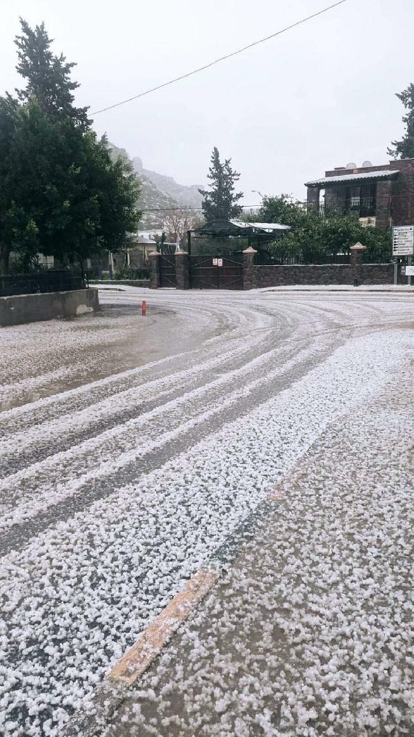 Bodrum'da aynı saatte hortum, dolu ve sağanak