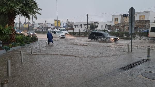Bodrum'da aynı saatte hortum, dolu ve sağanak