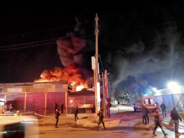 Bornova'daki bir lastik bayisinde yangın