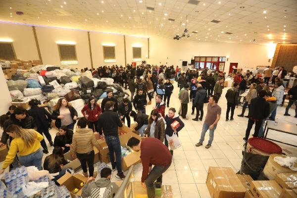 Buca'dan deprem bölgesine 11 TIR dolusu insani yardım gitti