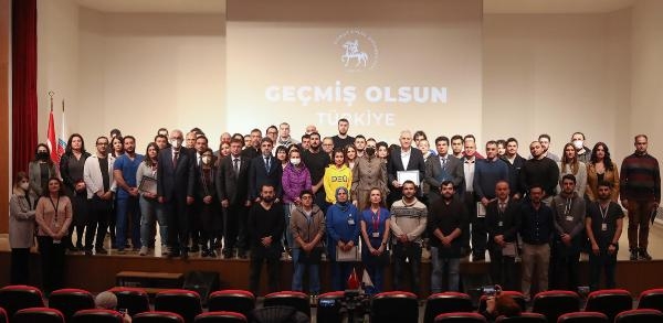Deprem bölgesinden dönen DEÜ ekiplerine teşekkür belgesi