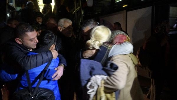 Dışarıya çıkarken bizi duvardan duvara fırlattı