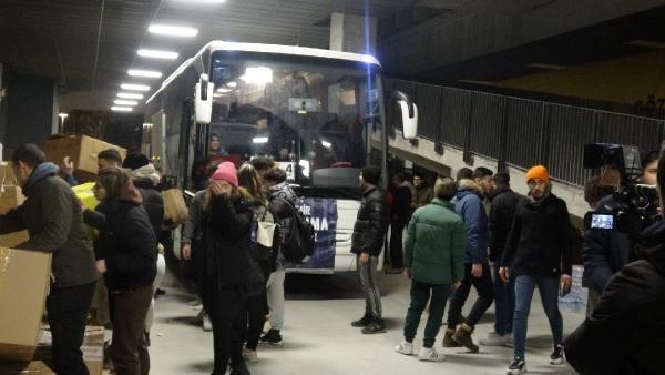 Göztepe taraftarları 5 otobüs malzeme toplayıp gönderdi