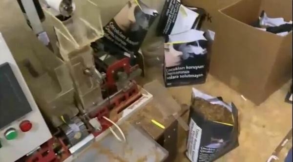 İzmir'de makaron imalathanesine baskın