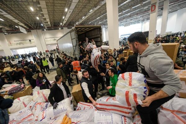 İzmir'de yardım organizasyonu için toplu ulaşım düzenlemesi