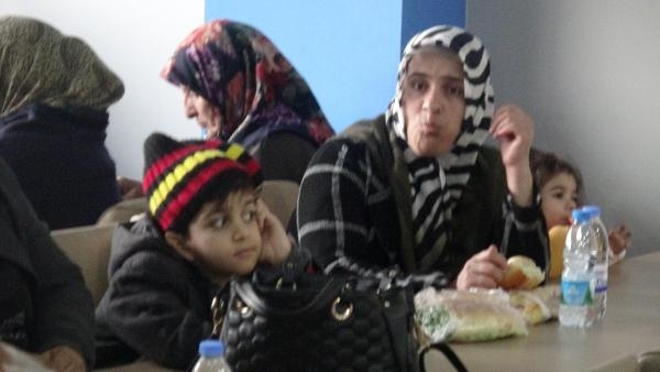 İzmir'e depremzedeler yerleştiriliyor; 'O anın sesi hala kulağımda'