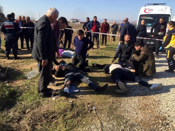 Manisa'da TIR'ın çarptığı servis midibüsü şarampole düştü: 17 işçi yaralı