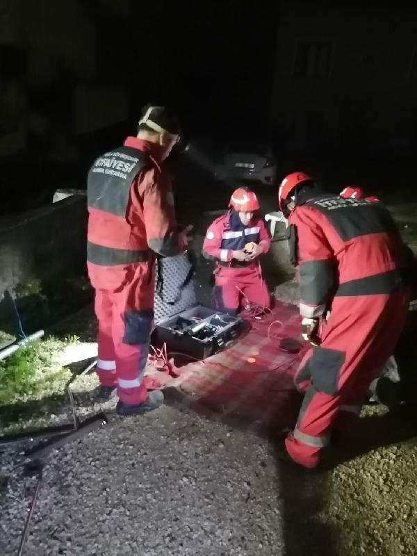 Muğla ekibi enkazdan 15 kişiyi sağ olarak çıkardı
