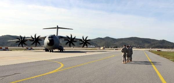 Muğla'dan uçakla deprem bölgesine insani yardım gönderildi
