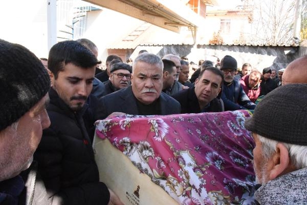 Oğullarını askere teslim ettiler, depremde öldüler