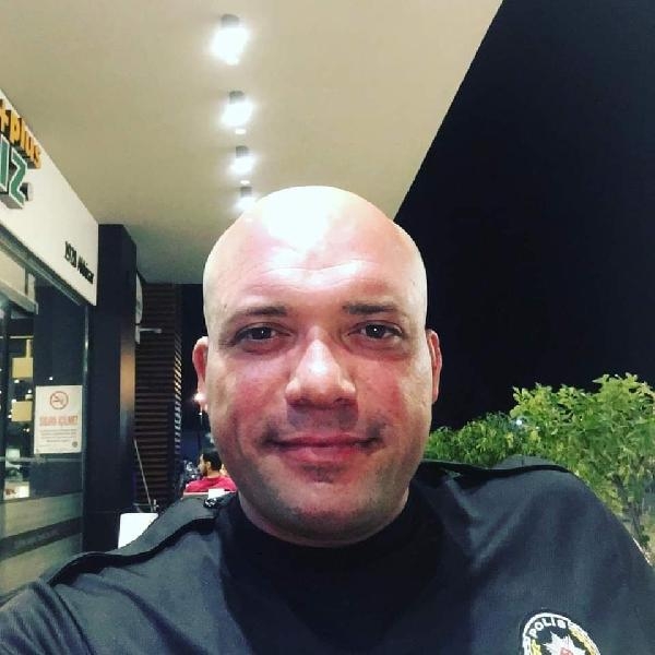 Polis memuru direksiyonda kalp krizi sonucu öldü