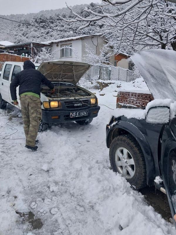 Şehzadeler'de kar mesaisi