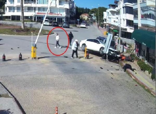 Silahlı saldırganı aracıyla böyle ezdi! O anlar