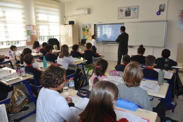 10 bin 278 depremzede öğrencinin İzmir'deki okullara nakli yapıldı