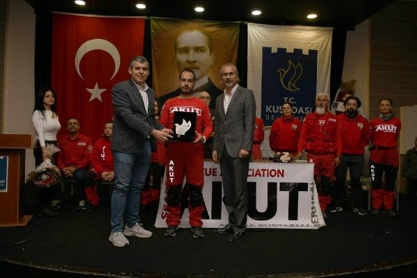 26 kişiyi enkazdan kurtaran Kuşadası ekibi 'o anları' anlattı