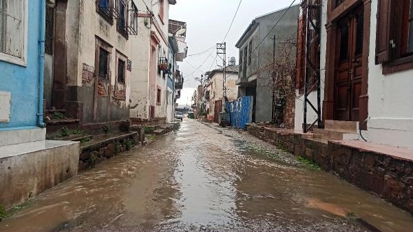 Balıkesir'de yağmur ve lodos etkili oldu