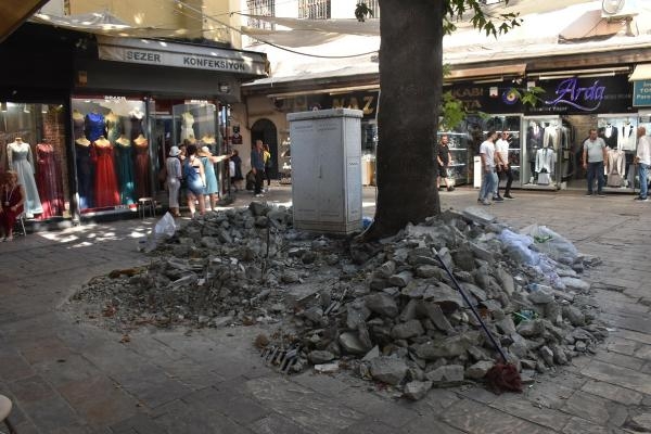 Balyozla yıkılan şadırvan yeniden inşa edilecek