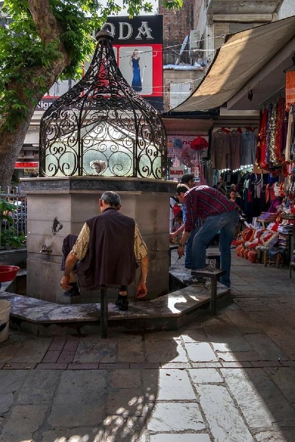 Balyozla yıkılan şadırvan yeniden inşa edilecek