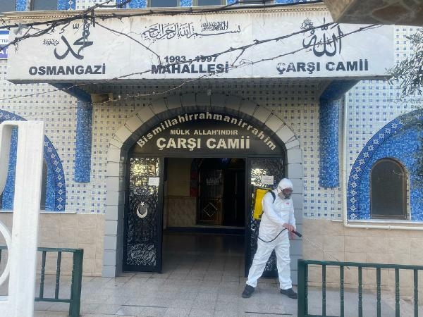 Bayraklı Belediyesi, Ramazan'la birlikte camileri dezenfekte ediyor