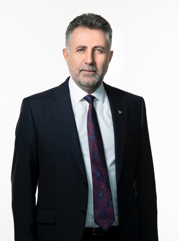Bayraklı'daki Kitap Kafe'de okuma alışkanlığı aşılanıyor