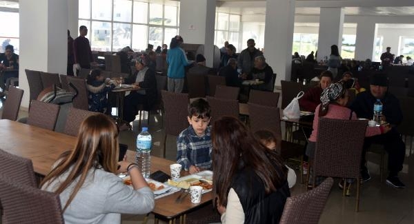 Bodrum'da 500 depremzede aile askeri kampa yerleştirildi