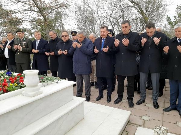 Çanakkale Savaşları kahramanı Seyit Onbaşı, mezarı başında anıldı