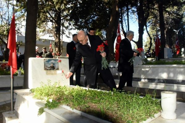 Çanakkale Zaferi şehitleri İzmir'de anıldı
