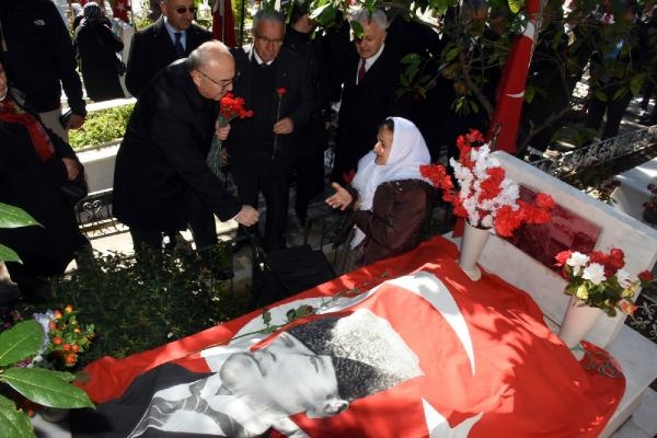 Çanakkale Zaferi şehitleri İzmir'de anıldı