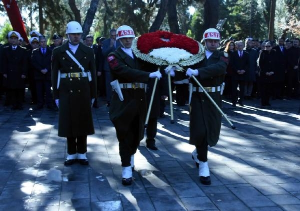 Çanakkale Zaferi şehitleri İzmir'de anıldı