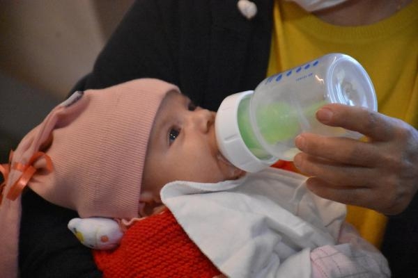 Hamileyken kanseri yendi, kızına 'Diren' adını verdi
