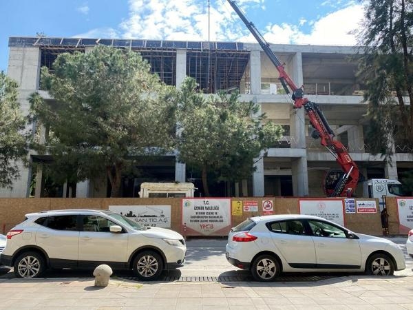 İzmir Atatürk İl Halk Kütüphanesi, 'Yaşayan Kütüphane' oluyor