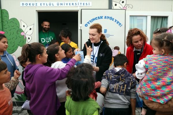 İzmir Dokuz Eylül Üniversitesi Adıyaman'da her ihtiyaca koşuyor