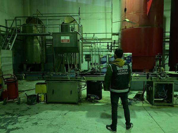 İzmir'de 254 ton kaçak akaryakıt ele geçirildi