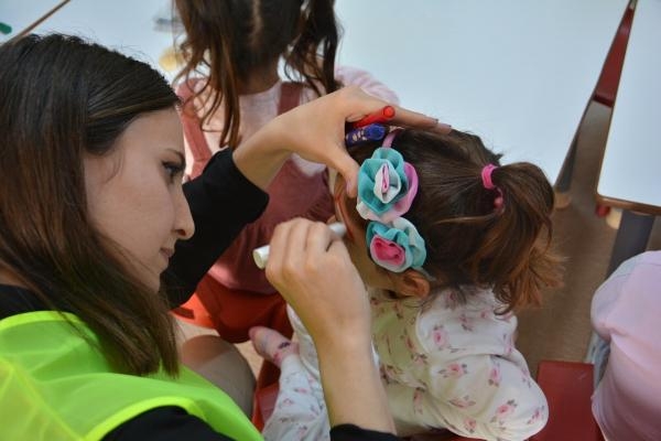 İzmir'de cezaevinde kalan çocuklara oyuncak