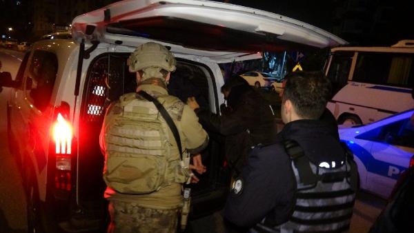İzmir'de korkulu anlar! Rastgele ateş açtı