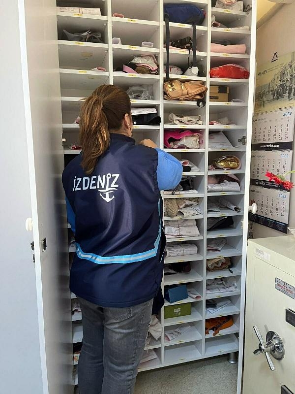 İzmir'de, toplu taşıma araçlarında binlerce ürün unutuldu
