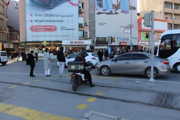 'İzmir'de yaya güvenliği tehlike altında'