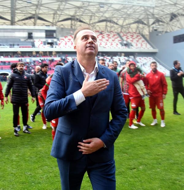 Karşıyaka'da Dinçel gitti