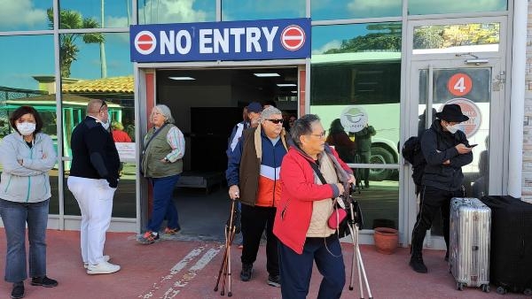 Kuşadası'na gemiyle ABD'li 1.997 turist geldi! Çarşı hareketlendi