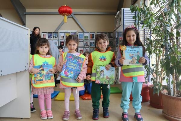 Kütüphanenin en minik konukları
