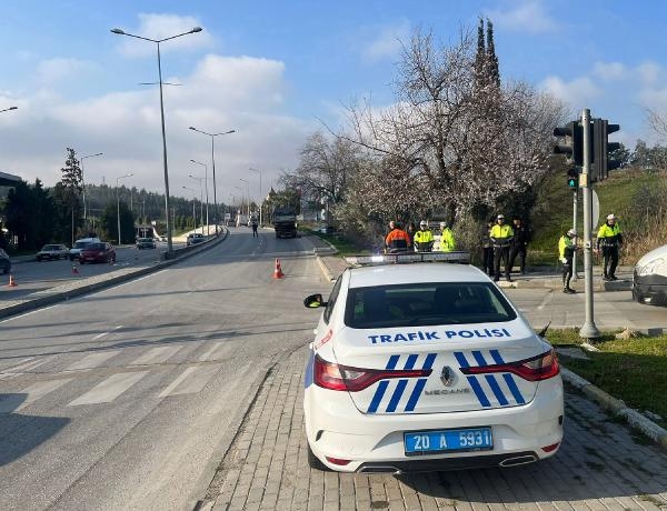 Liseli Ezgi'yi yaya geçidinde kamyonet ezdi