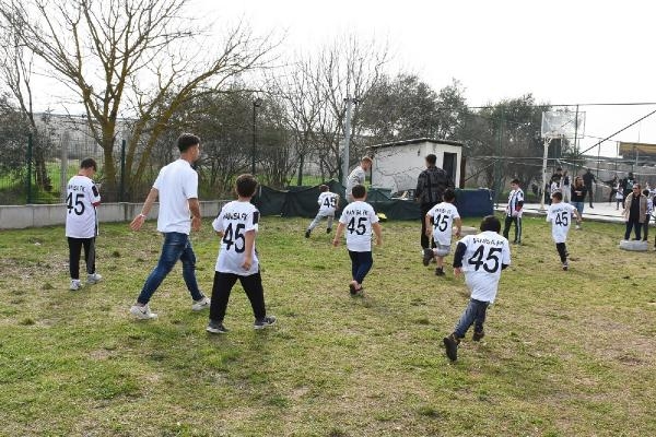 Manisa FK'dan depremzede çocuklarla maç