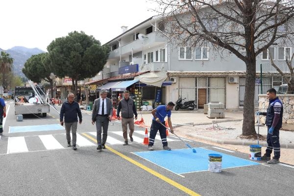 Marmaris'te belediyeden cadde ve sokakları yenileme çalışmaları