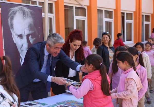 Marmaris'te çocuklar eğlenceli bilimle tanıştı