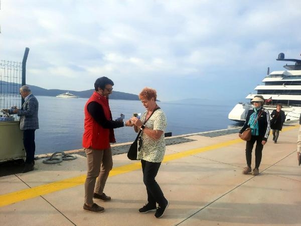 Sezonun ilk kruvaziyeri geldi! Zengin turistler Bodrum'da