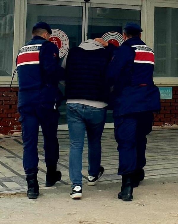 Tavana asılı bulunmuştu; kızı öldürmüş