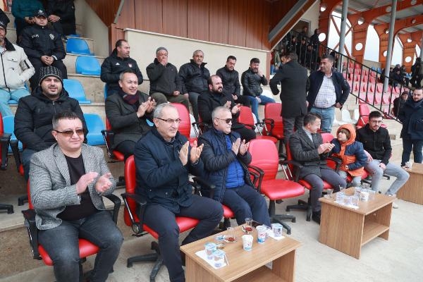 Uşak'ta ciritler depremzedeler için atıldı