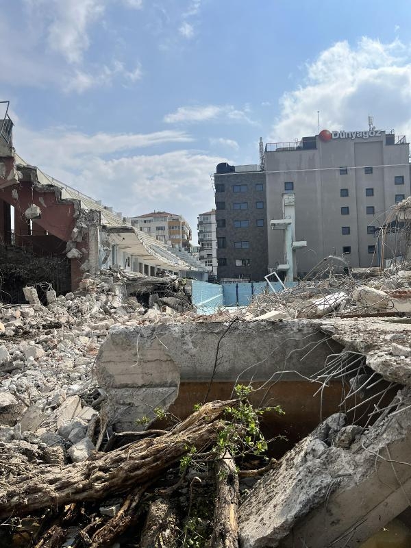 56 yıllık Atatürk Yüzme Havuzu yıkılıyor