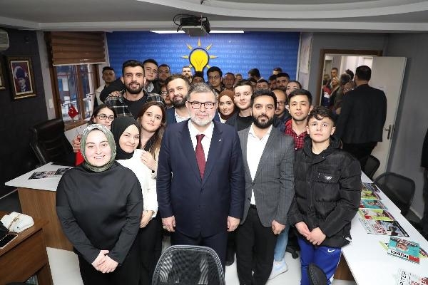 AK Parti İzmir İl Başkanı Saygılı, sahaya çıktı, Buca'da coşkuyla karşılandı