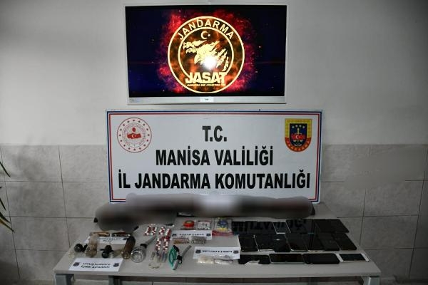 Akhisar'da 'kökünü kurutma' baskını: 25 gözaltı